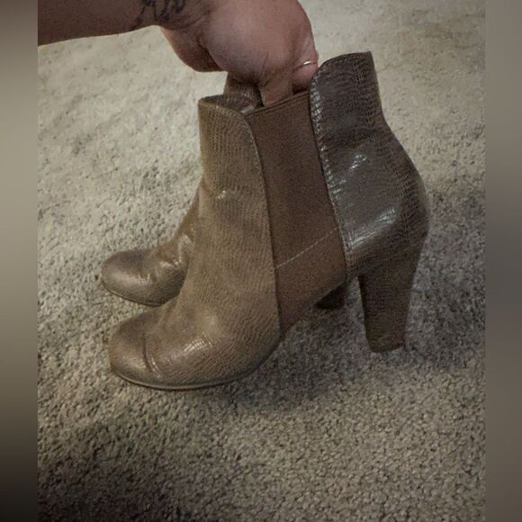 A2 by Aerosoles Snakeskin Print Boots Women's Size 7 1/2 Tan Brown - Picture 2 of 8